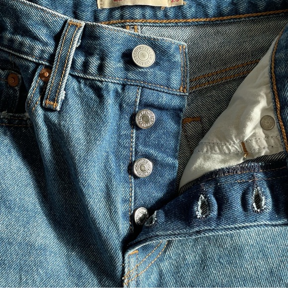 Levi's Wedgie Button Fly Distressed Straight Cropped Jean Size 25 - Picture 6 of 14